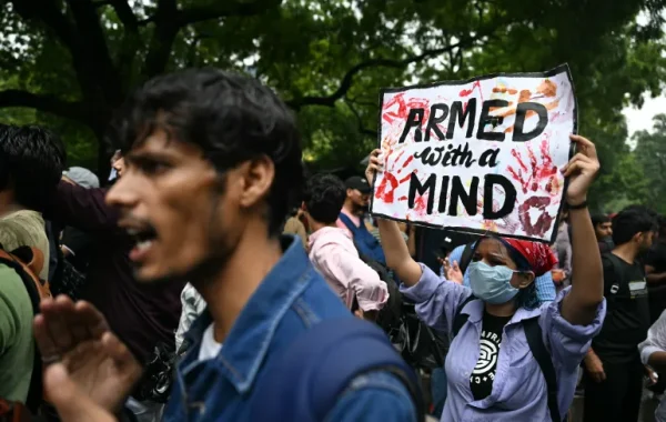 भारतको नयाँ दिल्लीमा 'संसद मार्च' का क्रममा तनाव, प्रहरी प्रदर्शनकारी आमनेसामने