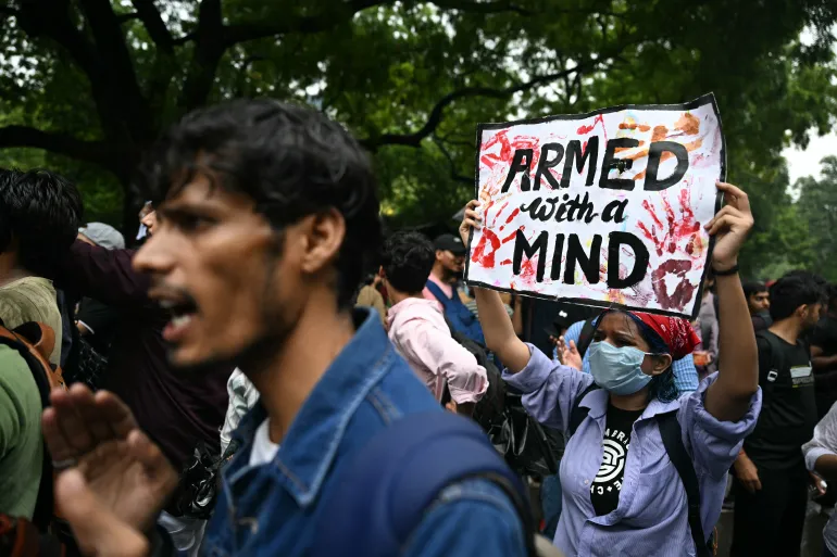 भारतको नयाँ दिल्लीमा ‘संसद मार्च’ का क्रममा तनाव, प्रहरी प्रदर्शनकारी आमनेसामने